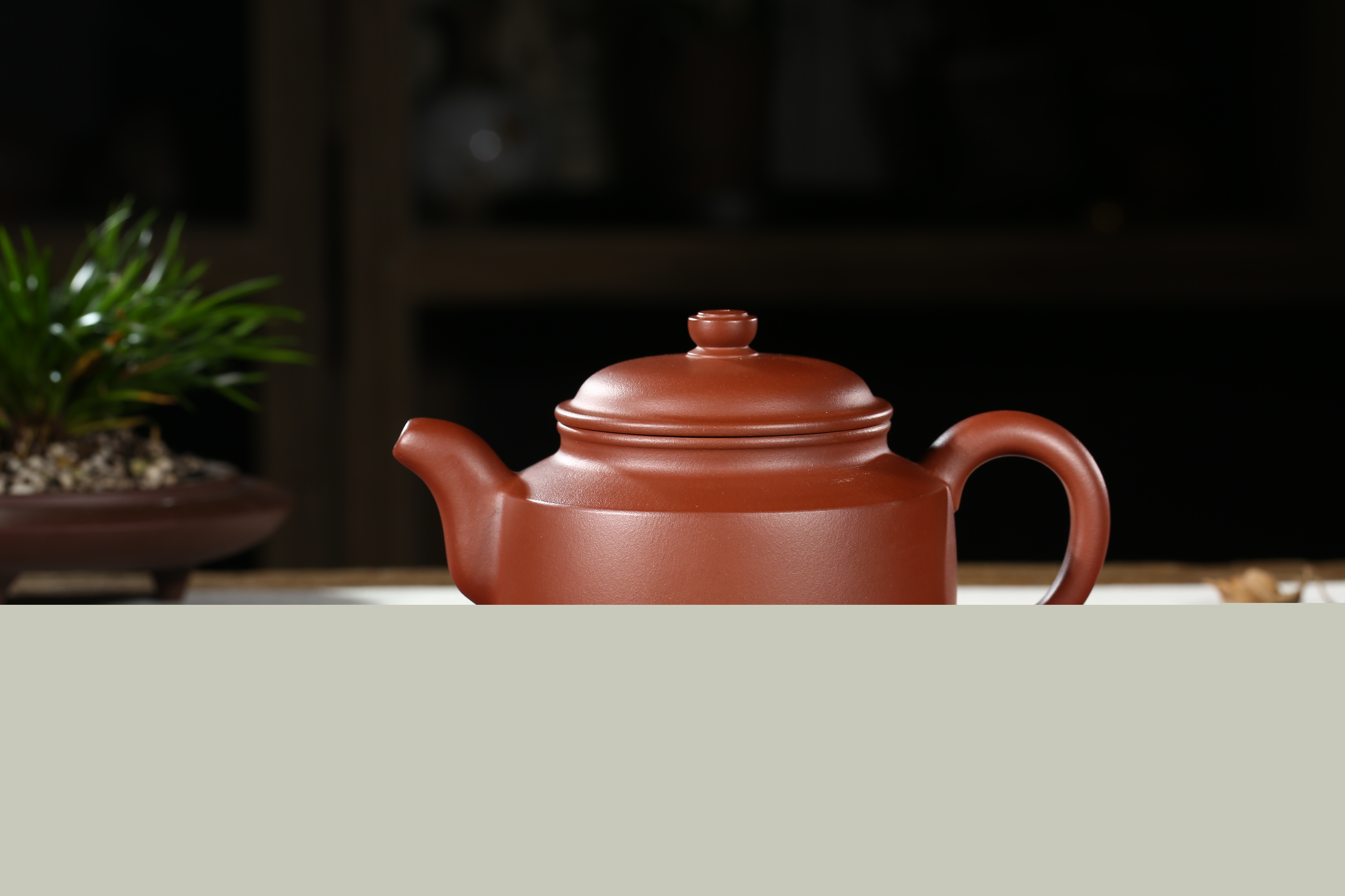 品茶先品壺——金槽和碾沉香末，冰碗輕涵翠縷煙